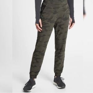 Athleta 16T Brooklyn Camo Lined Jogger